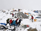 Người Mỹ gốc Việt bị chôn vùi ở núi Everest, Nepal