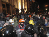 Người miền đông Ukraine biểu tình chiếm tòa nhà chính phủ