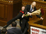 ​Ẩu đả trong cuộc họp Quốc hội, Thủ tướng Ukraine bị tấn công