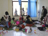 Thuyền chở người tị nạn bị đắm ngoài khơi Indonesia, 3 người chết