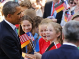 Tổng thống Mỹ thăm Đức, cam kết cắt giảm vũ khí hạt nhân